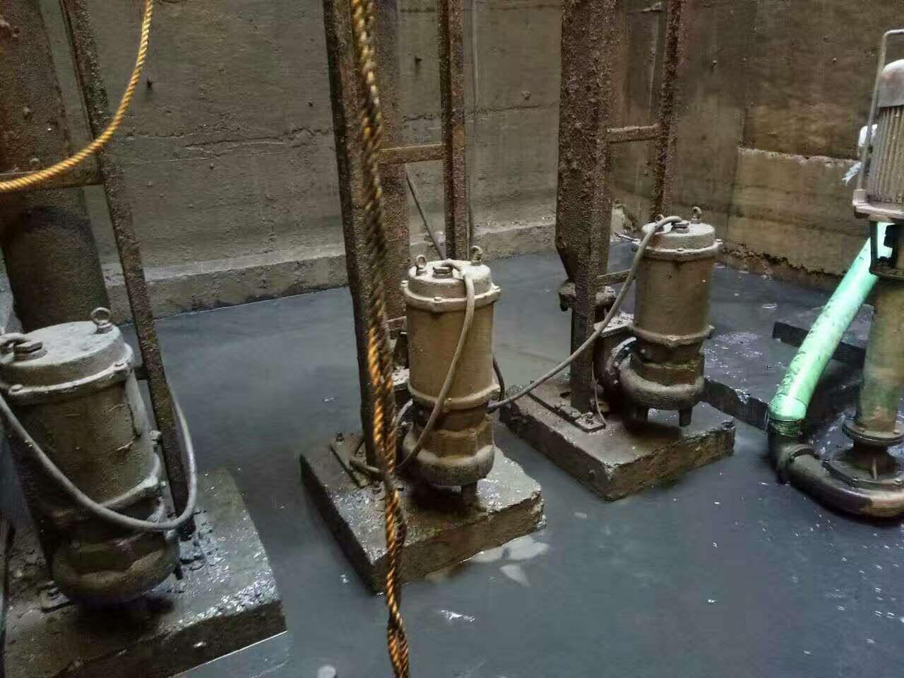 明山污水池清理