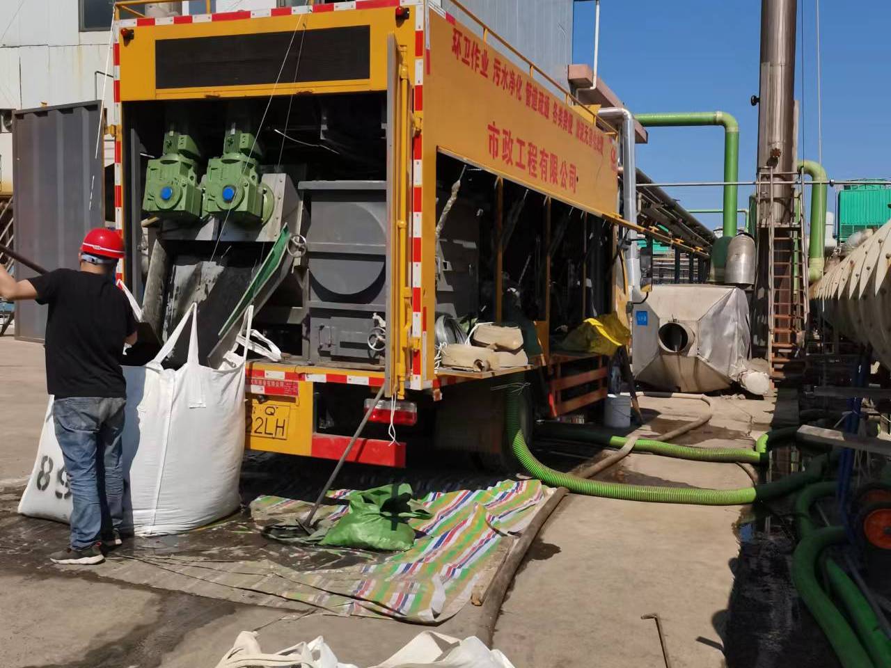 明山淤泥压干处理