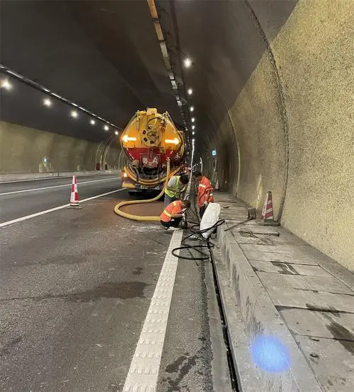 明山隧道排水渠清淤